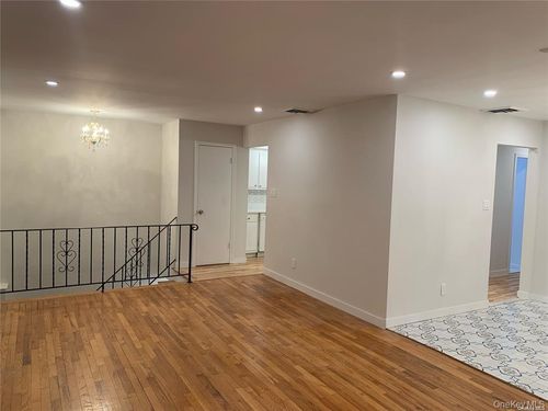 101 Landing Rd, Glen Cove, NY, 11542-1990 | Card Image