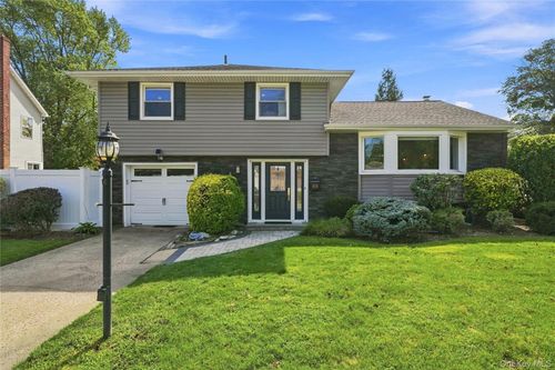 614 Pine Ln, East Meadow, NY, 11554-4831 | Card Image