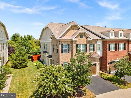 42584 Dreamweaver Dr, BRAMBLETON, VA, 20148-7627 | Card Image