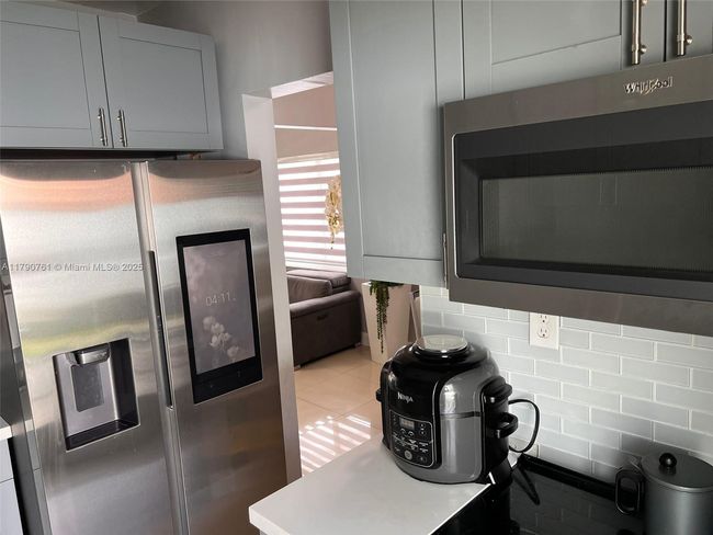 601 Se 9 Th Ave, House other with 5 bedrooms, 3 bathrooms and null parking in Hialeah FL | Image 5