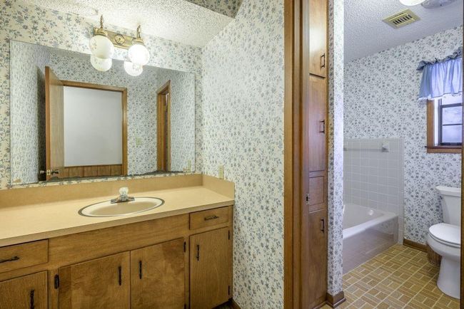 414 Giese Lane, Home with 4 bedrooms, 3 bathrooms and 2 parking in Warda TX | Image 14