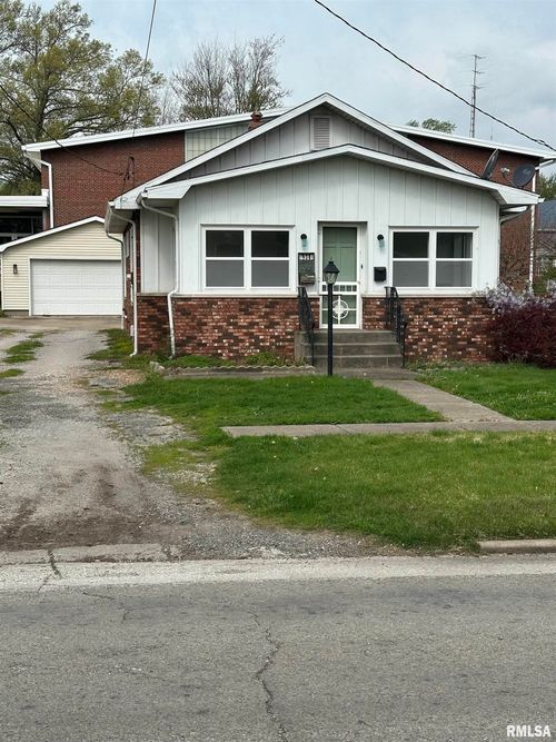 111 S Line St, Du Quoin, IL, 62832-2343 | Card Image