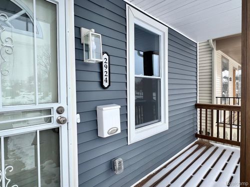 2924 Garland St, Detroit, MI, 48214-2126 | Card Image