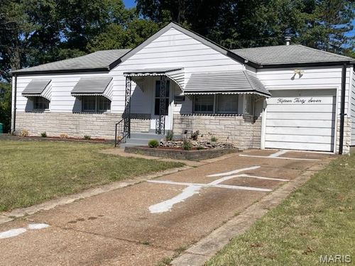 1537 Akron Dr, Saint Louis, MO, 63137-1517 | Card Image
