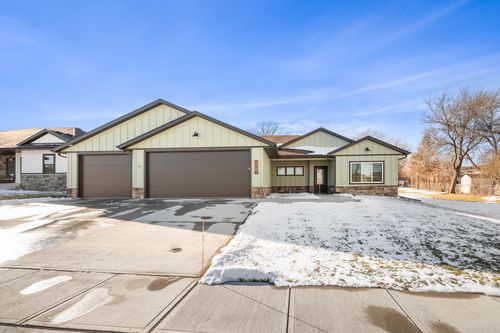 1001 S Nicholas Ave, Brandon, SD, 57005-1701 | Card Image