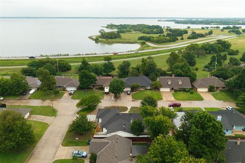 9009 Lakeaire Dr, Oklahoma City, OK, 73132-2806 | Card Image