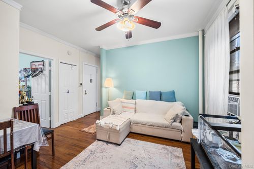 3c-2137 33rd Street, New York, NY, 11105 | Card Image