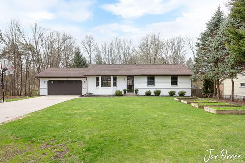14155 Deer Cove Dr, Holland, MI, 49424-8419 | Card Image