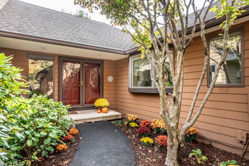 2-2 Chambord Park, Bloomfield, CT, 06002-2162 | Card Image