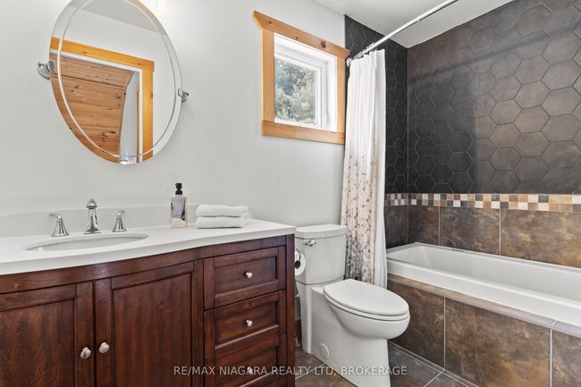 1382 Mcnab Rd, House other with 2 bedrooms, 2 bathrooms and 10 parking in Niagara on the Lake ON | Image 37