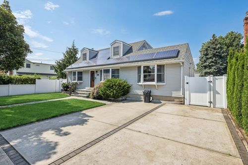223 N Beech St, Massapequa, NY, 11758-2502 | Card Image
