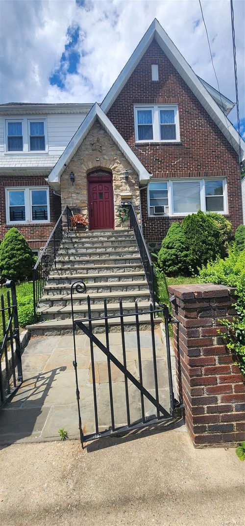 59 Bainton St, Yonkers, NY, 10704-3001 | Card Image