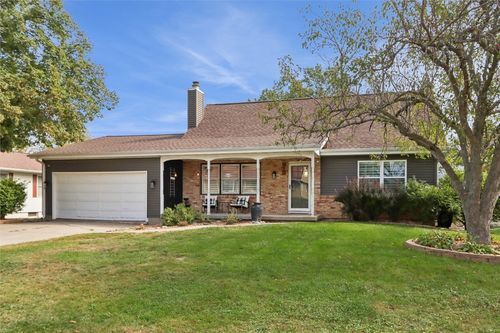 915 Terry Dr, Williamsburg, IA, 52361-9349 | Card Image