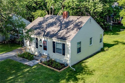 2022 Kentucky St, Lawrence, KS, 66046-2936 | Card Image