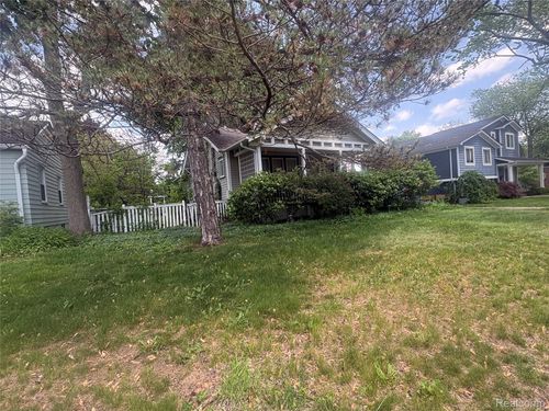 2134 Beverly Boulevard, Berkley, MI, 48072 | Card Image