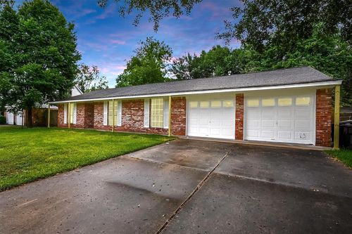 9611 Highmeadow Dr, Houston, TX, 77063-3715 | Card Image