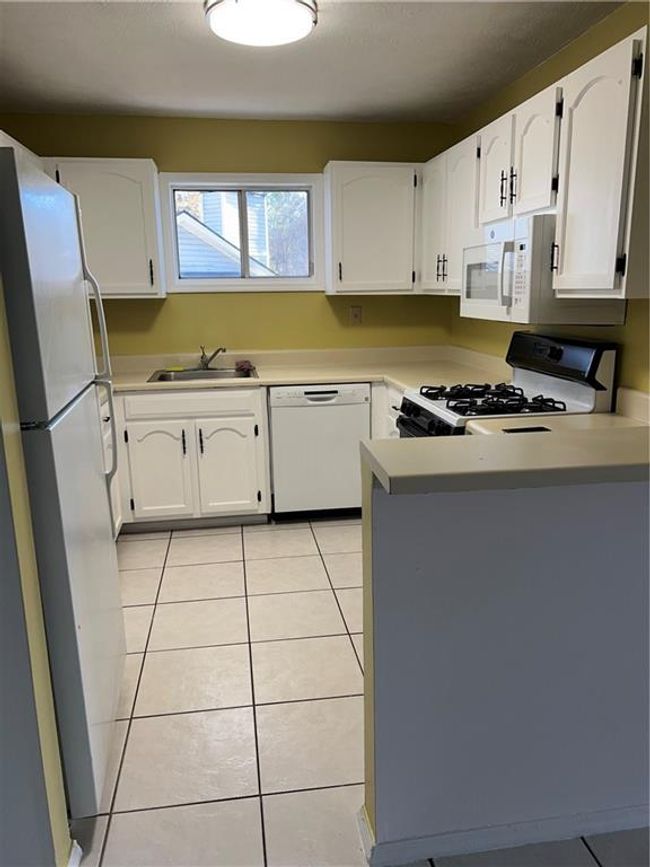 1648 Raleigh Cir Se, Condo with 2 bedrooms, 2 bathrooms and 1 parking in Marietta GA | Image 7