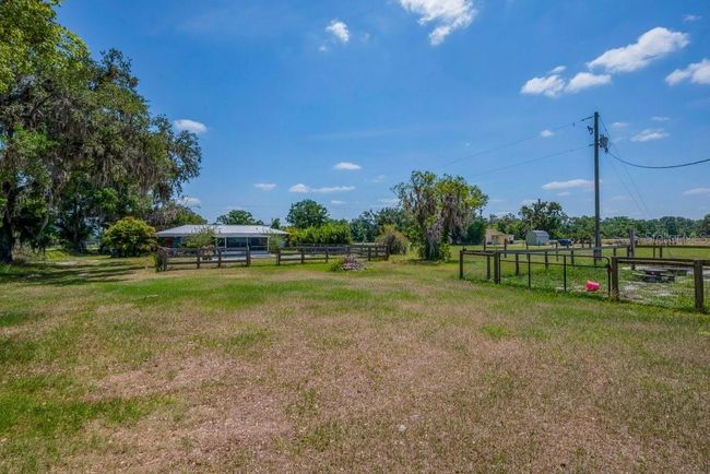 11015 S County Road 39, House other with 4 bedrooms, 2 bathrooms and null parking in Lithia FL | Image 38