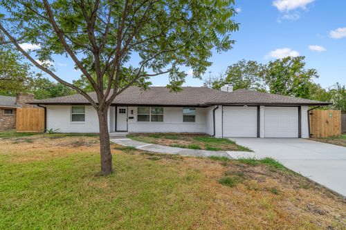 733 Greenland Way, Grand Prairie, TX, 75050-2320 | Card Image