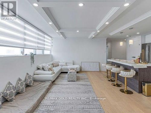 2108-3700 Kaneff Cres, Mississauga, ON, L5A4B8 | Card Image