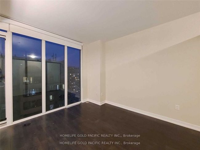 1001 - 426 University Ave, Condo with 2 bedrooms, 1 bathrooms and null parking in Toronto ON | Image 6