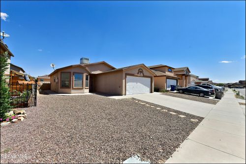 11613 Ochre Bluff Ln, El Paso, TX, 79934-2702 | Card Image