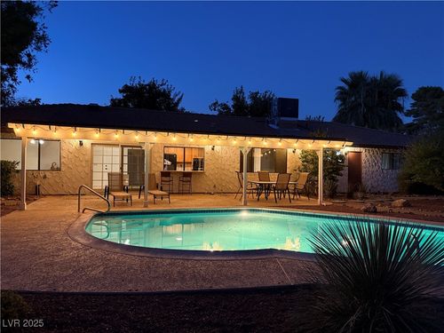 3681 S Rosecrest Cir, Las Vegas, NV, 89121-4937 | Card Image