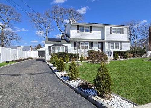 17 Gregory Dr, Ronkonkoma, NY, 11779-4323 | Card Image
