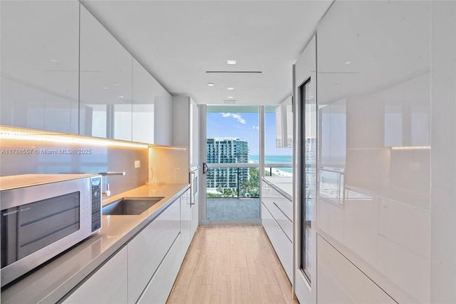 2007 - 101 20 Th St, Condo with 2 bedrooms, 2 bathrooms and null parking in Miami Beach FL | Image 5
