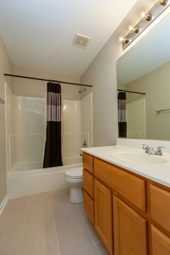 2746 - 2746 Acorn Ct, Condo with 2 bedrooms, 2 bathrooms and 2 parking in West Dundee IL | Image 21
