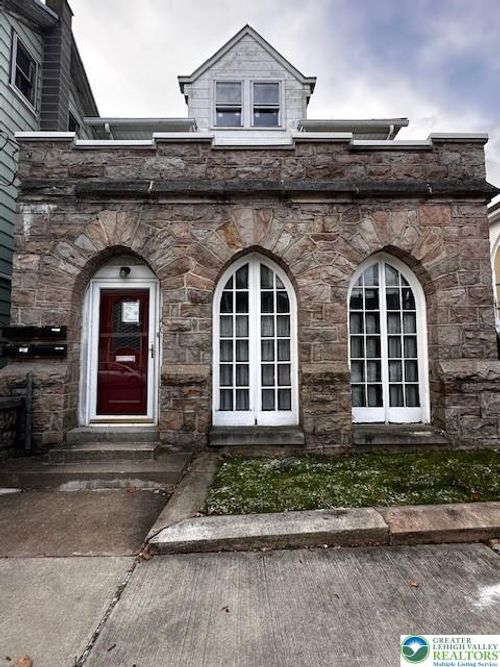 apt-4-140 E Market St, Williamstown, PA, 17098-1502 | Card Image