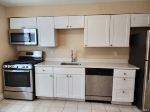 12 Roosevelt Dr, West Haverstraw, NY, 10993-1030 | Card Image