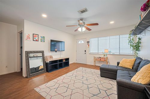 106-4304 Sherwood Ln, Houston, TX, 77092-7899 | Card Image
