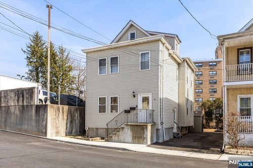 7 Edison Pl, East Rutherford, NJ, 07073-1806 | Card Image