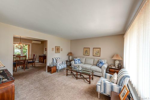 10 Wallace Dr, Plainview, NY, 11803-2916 | Card Image