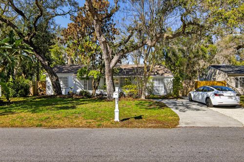 815 W Lowry Ln, Tampa, FL, 33604-4711 | Card Image