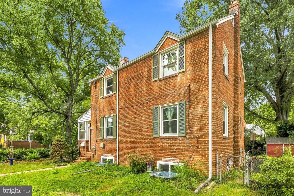 Residential in COLLEGE PARK 3