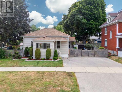 107 Victoria St N, Goderich, ON, N7A2S2 | Card Image