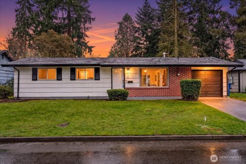 606 25th St Se, Auburn, WA, 98002-7713 | Card Image