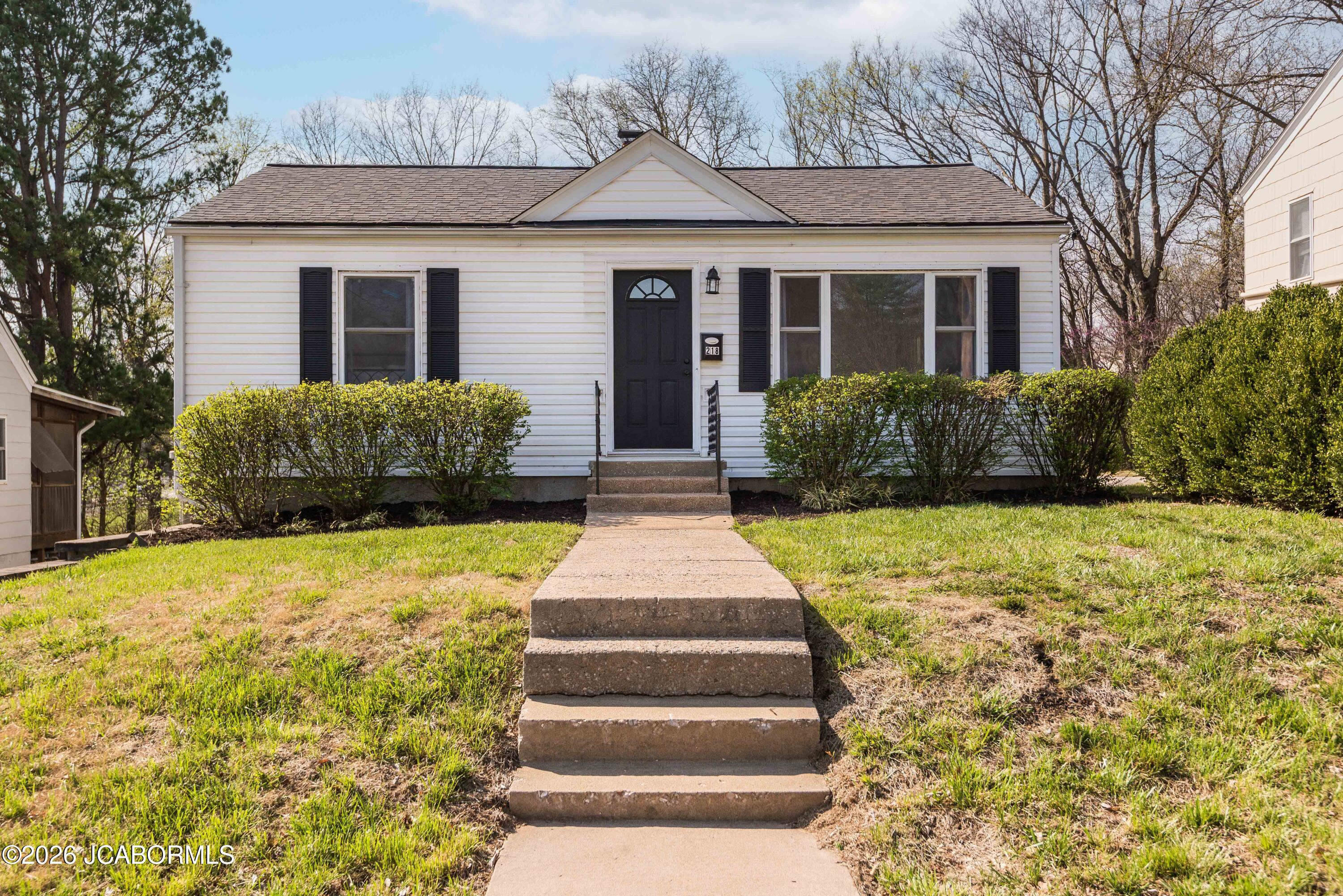218 Hughes St, Pending in Jefferson City - eXp Realty