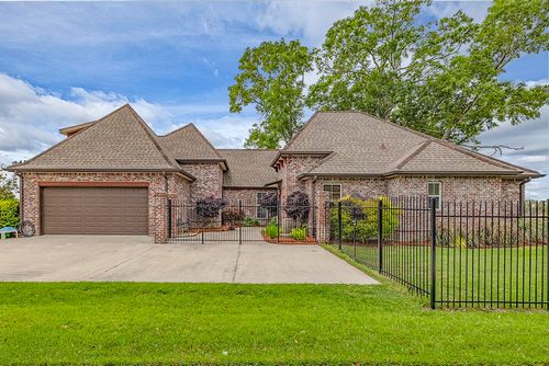 111 Gentle Oak Blvd, Schriever, LA, 70395-3280 | Card Image