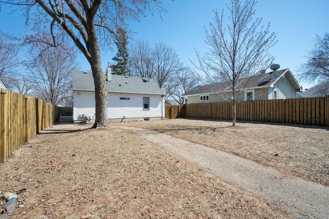 Open fully fenced rear yard | Image 21