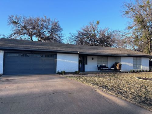 1033 Royal Ln, Graham, TX, 76450-4329 | Card Image