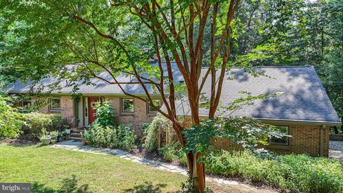 247 E Queens Dr, Williamsburg, VA, 23185-5014 | Card Image