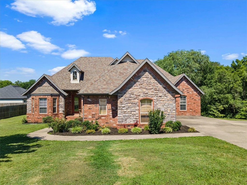 Ray St, Pea Ridge, AR 72751