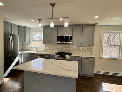 197 Brook St, Hamden, CT, 06514-3301 | Card Image