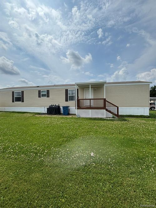 220 Pheasant Ln, Grand Blanc, MI, 48439-7017 | Card Image