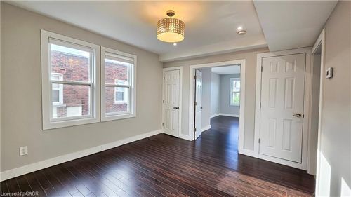 401-1544 King St E, Hamilton, ON, L8K1S9 | Card Image