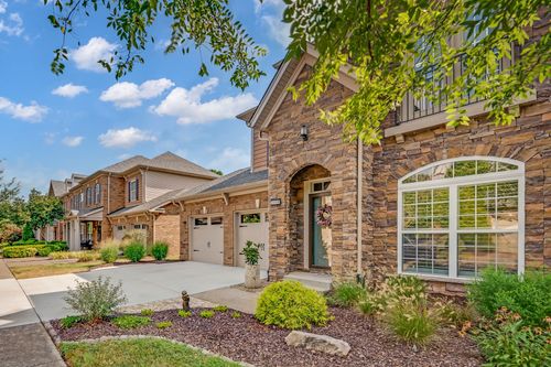 2050 Traemoor Village Dr, Nashville, TN, 37209-5054 | Card Image