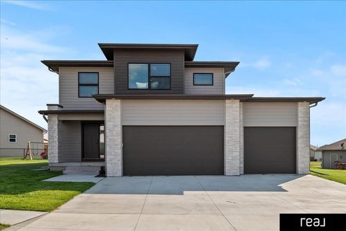 202 Augusta Dr, Treynor, IA, 51575-7366 | Card Image